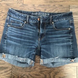 AE | Low-Rise Midi Denim Cutoff Cuffed Shorts | Sz 6